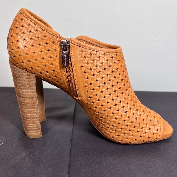 EUC Vince Camuto Trisha Ankle Bootie - Picture 4 of 12